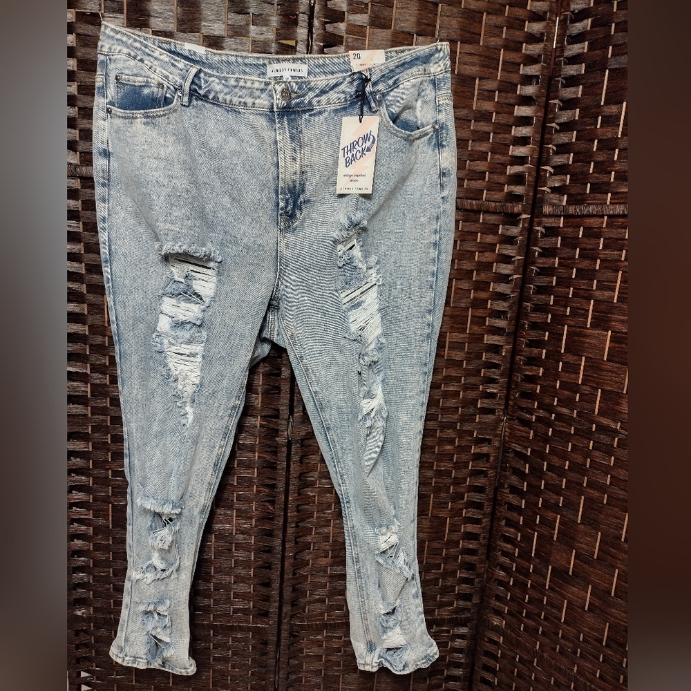 Almost Famous women’s size 20 jeans distressed plus size designer denim